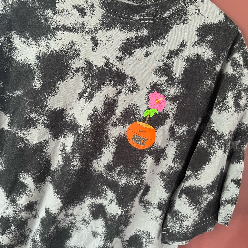 Nike tee - Picture 3 of 5